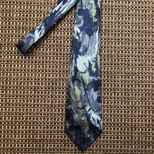 2/$25 ⚡️Alcione 100% Silk Blue Print Necktie 👔